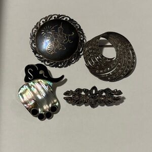 Elegant Brooch Set with Elephant Design